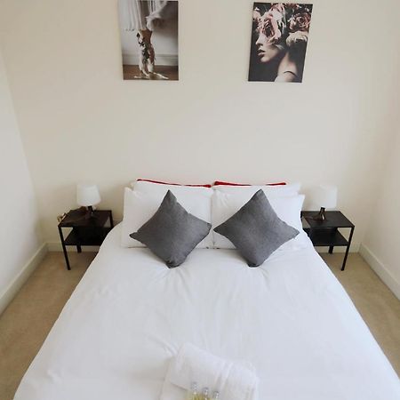 Appartamento Easytravel Luxury Nec/Airport 3 Beds House Birmingham Esterno foto